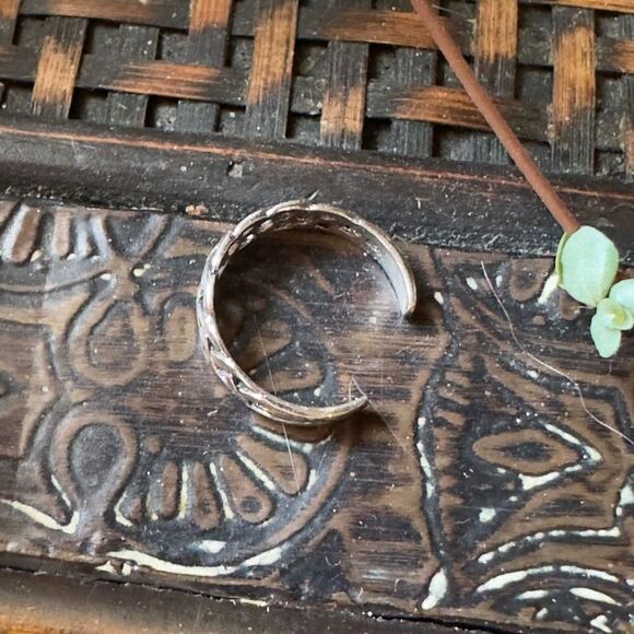 Celtic Weave Sterling Silver Toe Ring - Picture 4 of 4